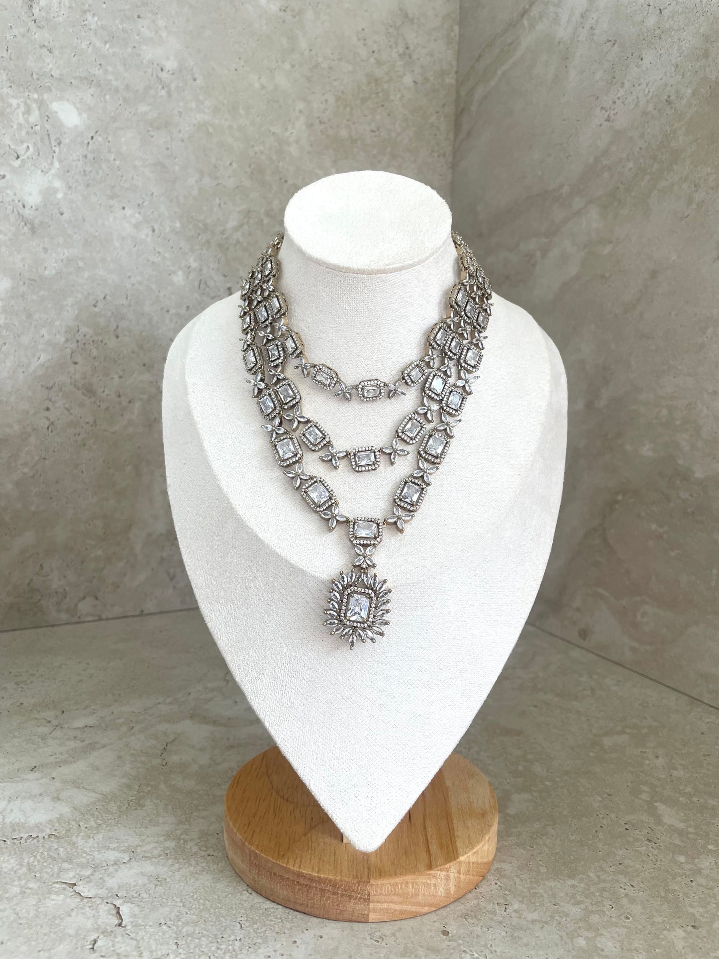 Bibbo Necklace Set