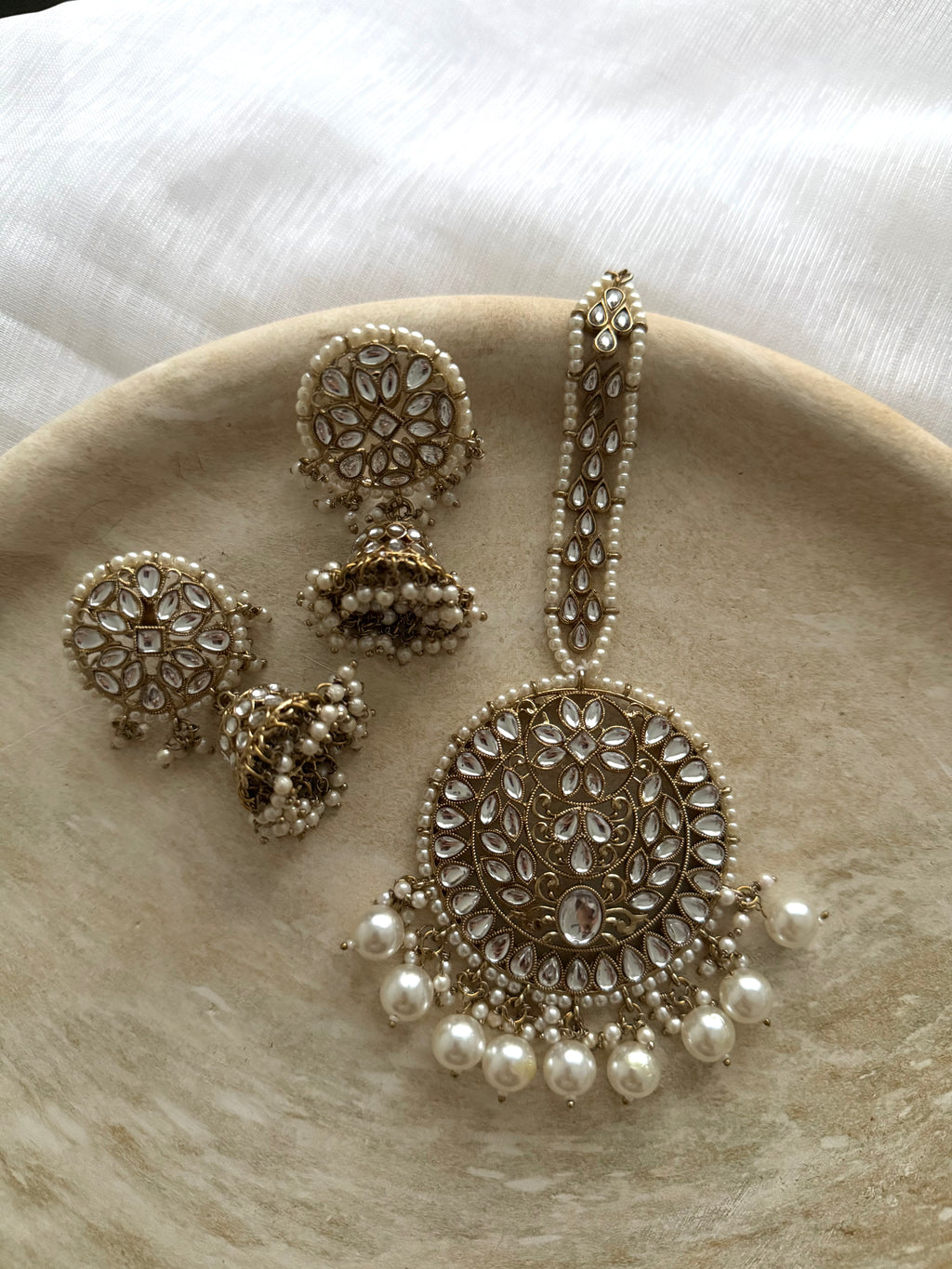 Jasleen Tikka Set | White