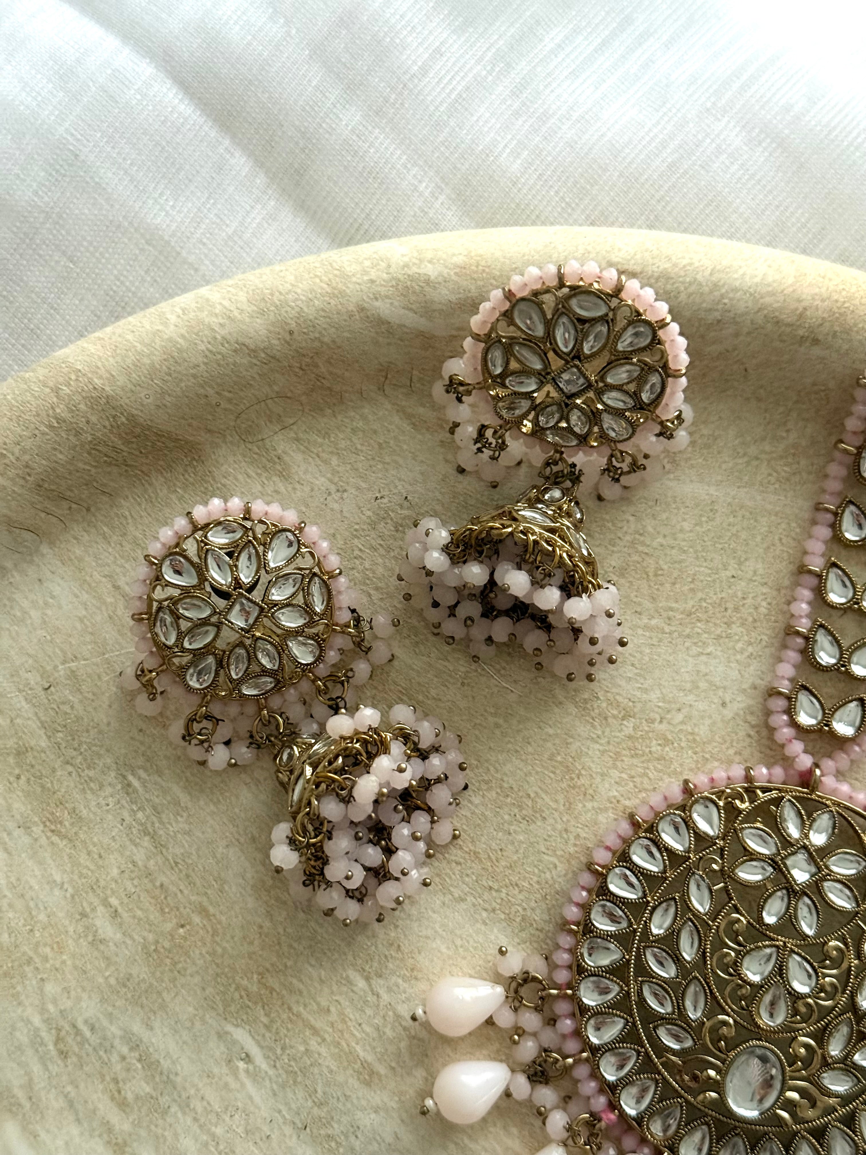 Jasleen Tikka Set | Baby Pink