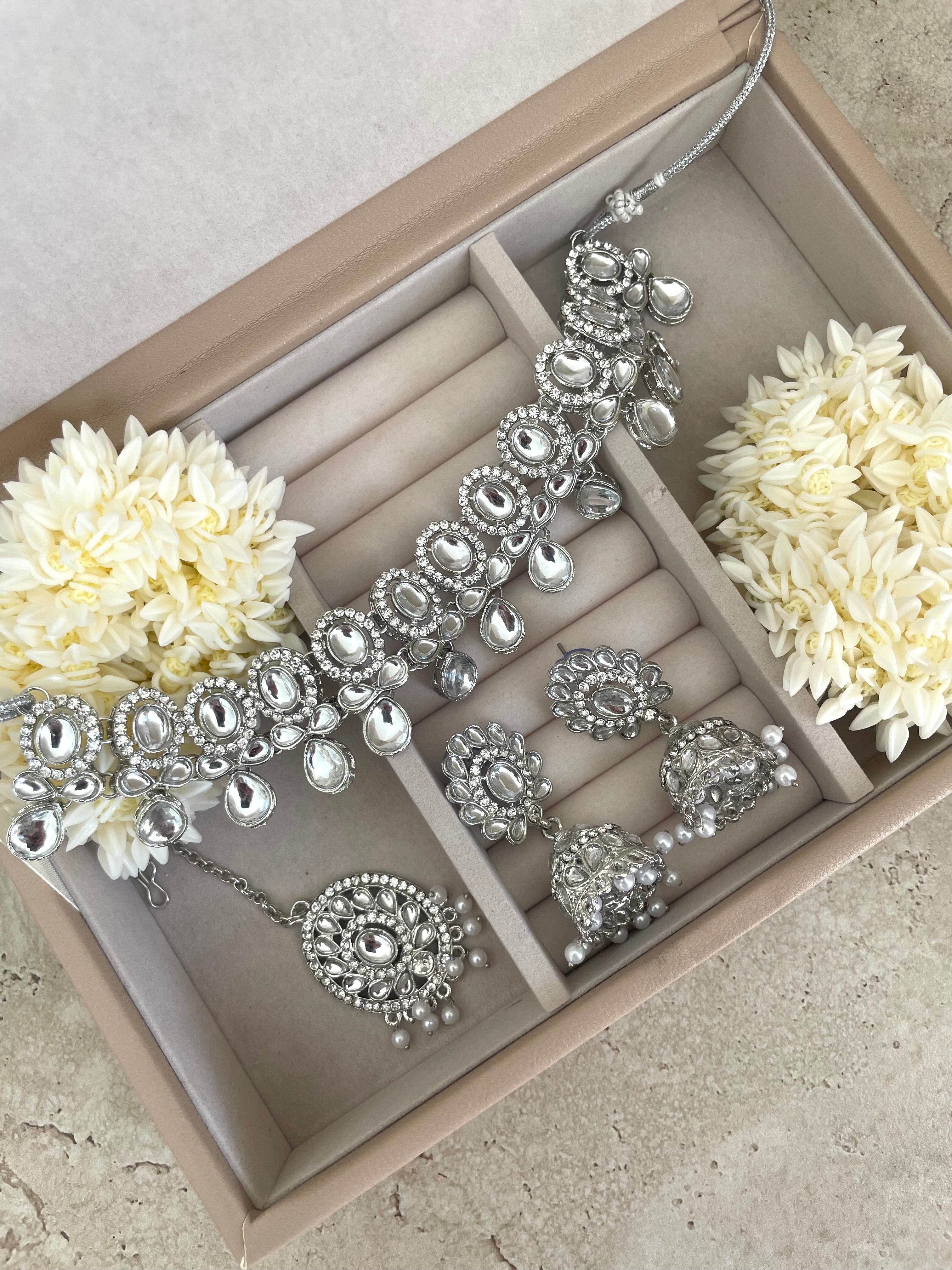 Heema Necklace Set Silver