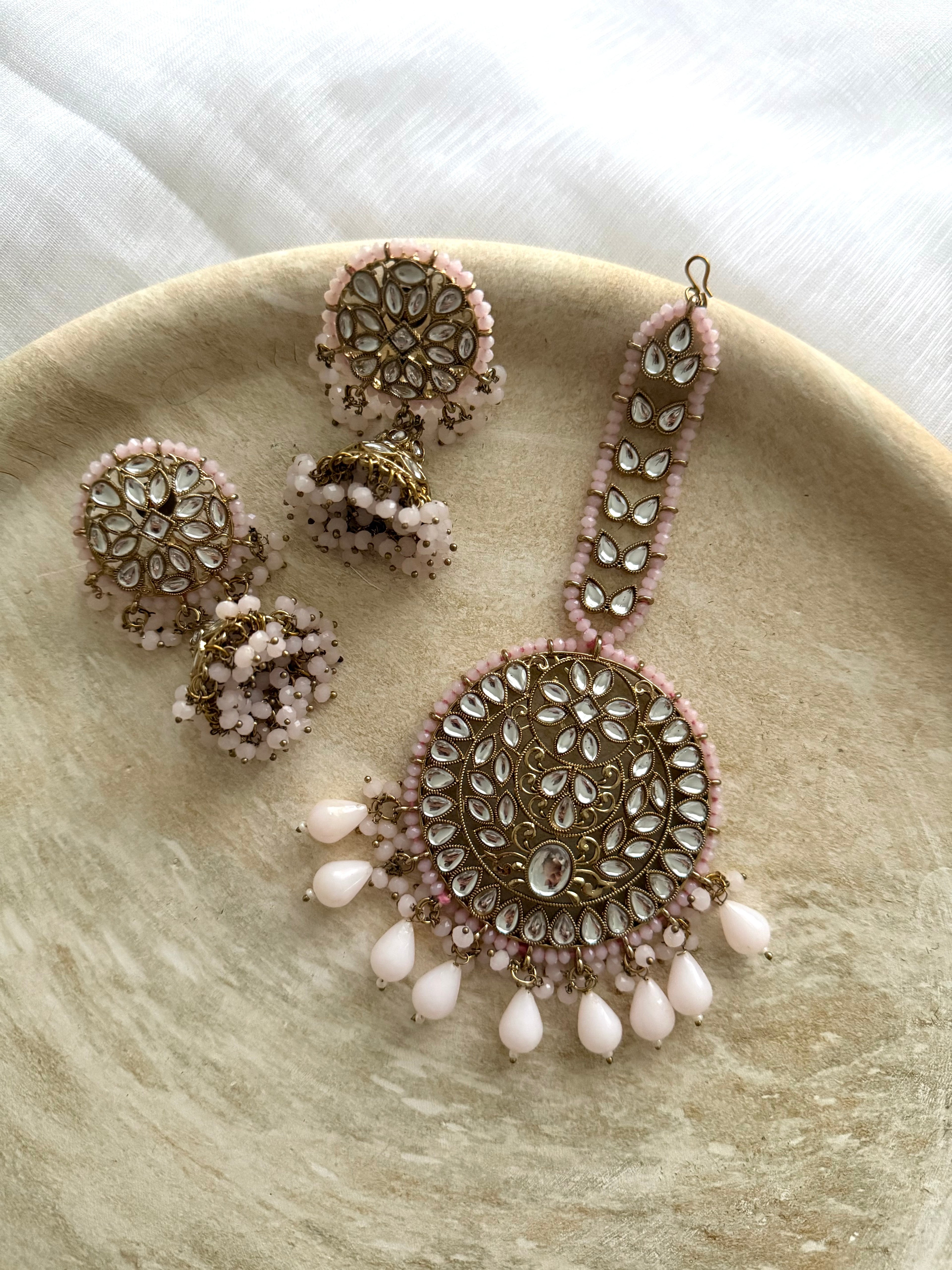Jasleen Tikka Set | Baby Pink
