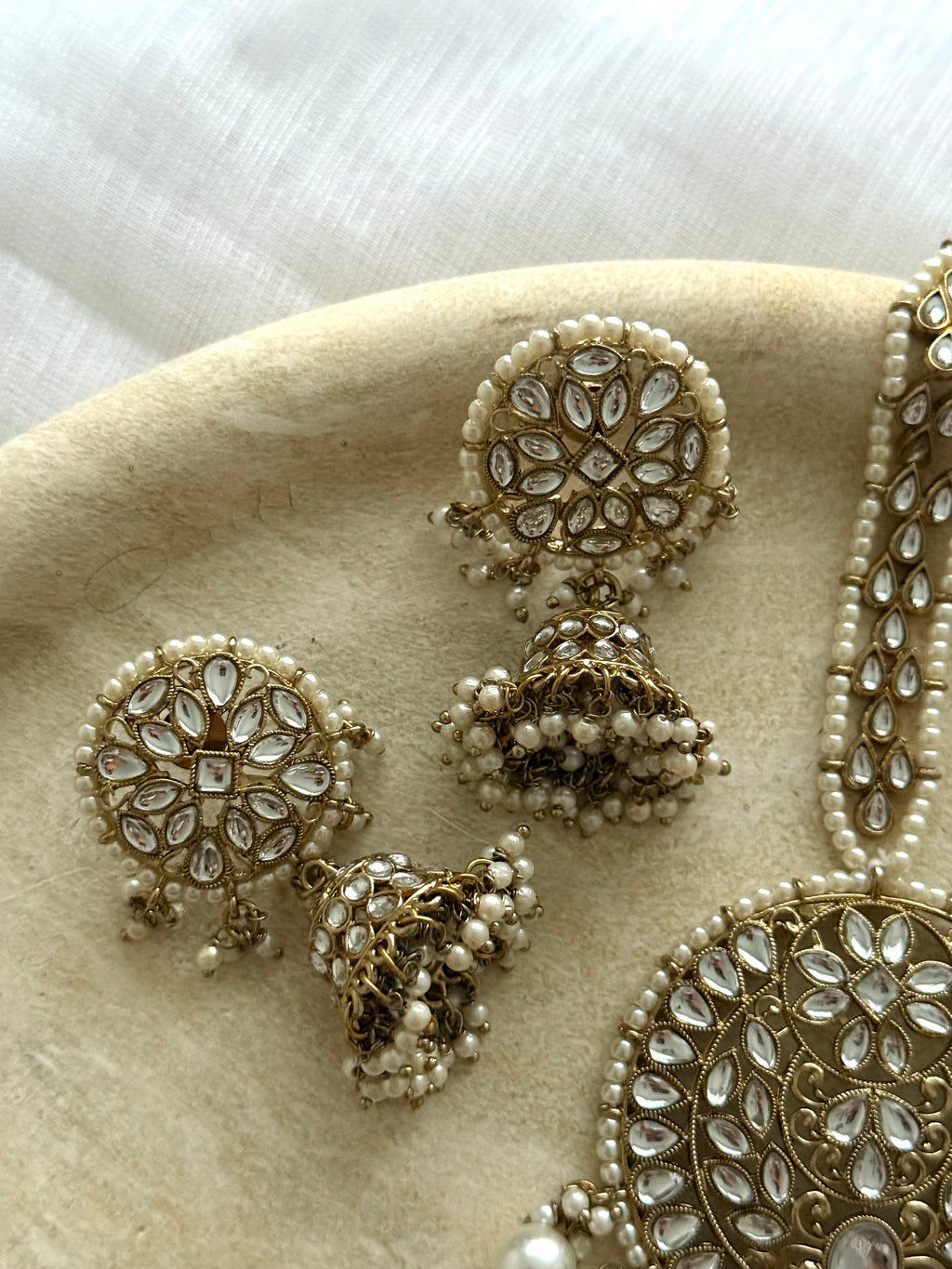 Jasleen Tikka Set | White