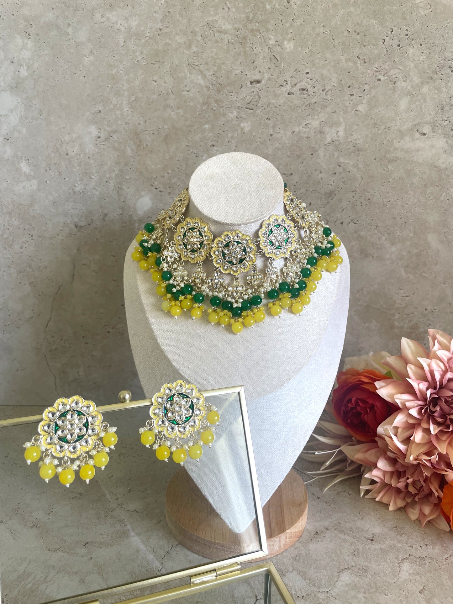 Noor Necklace Set Yellow