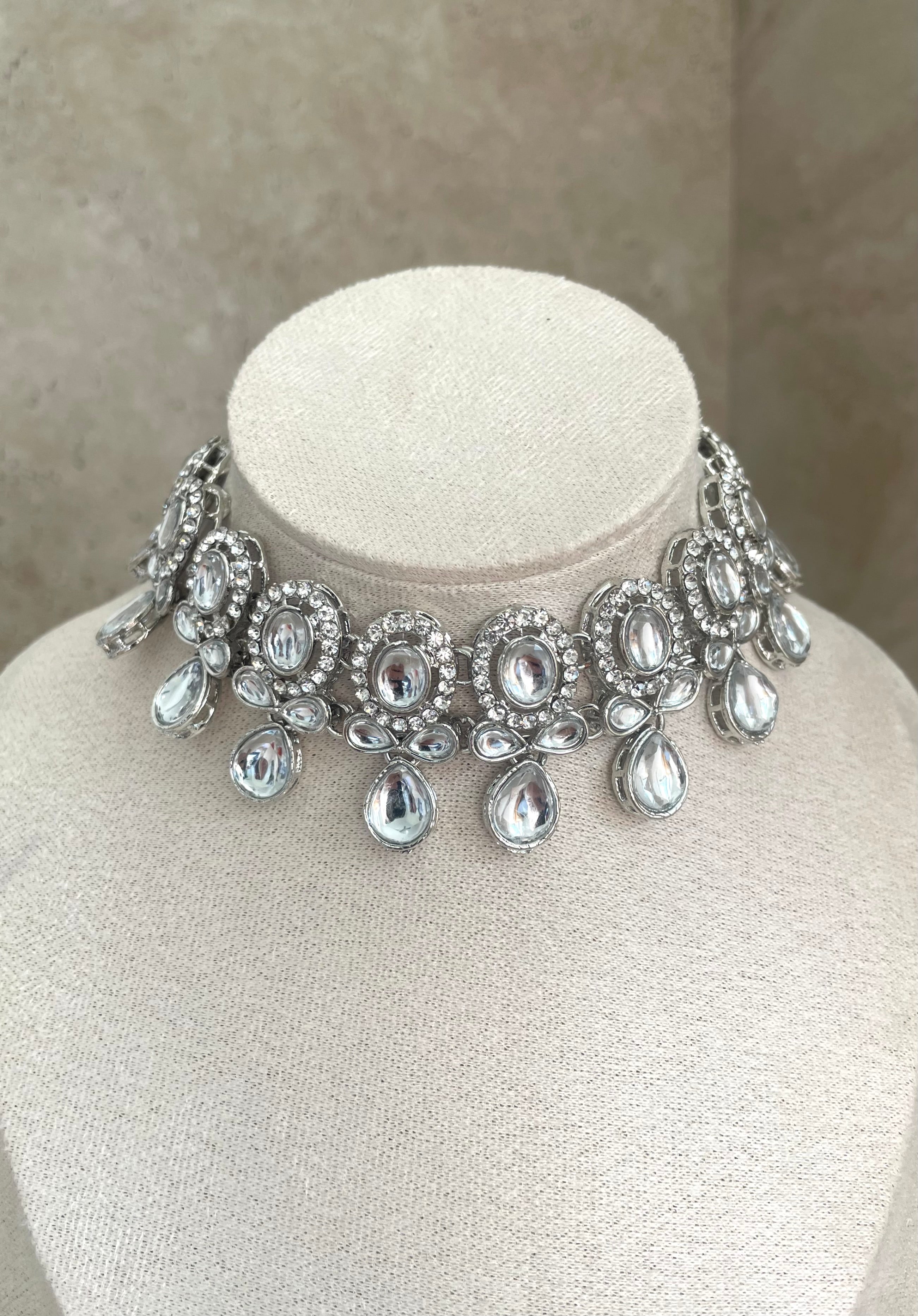 Heema Necklace Set Silver