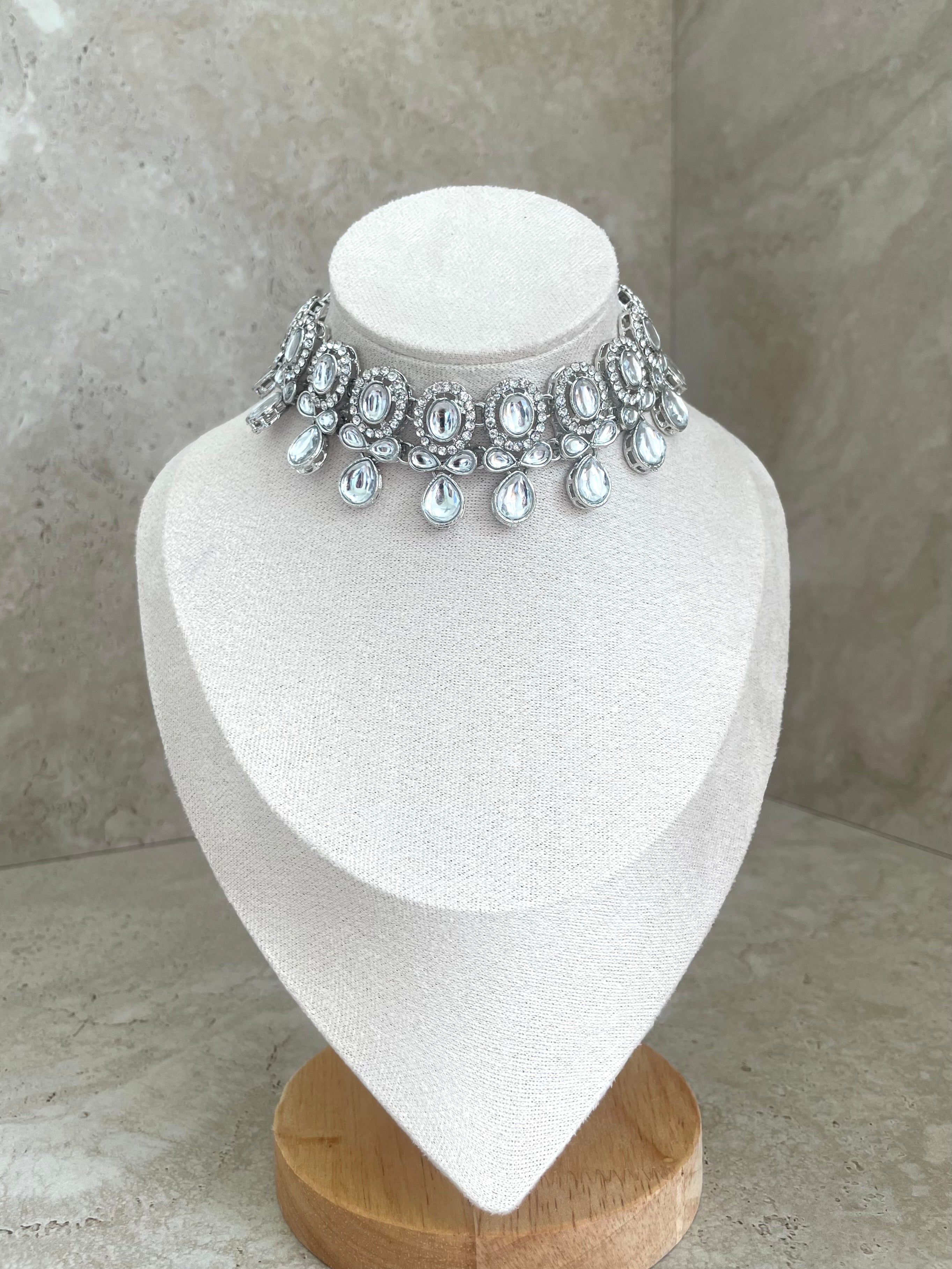Heema Necklace Set Silver