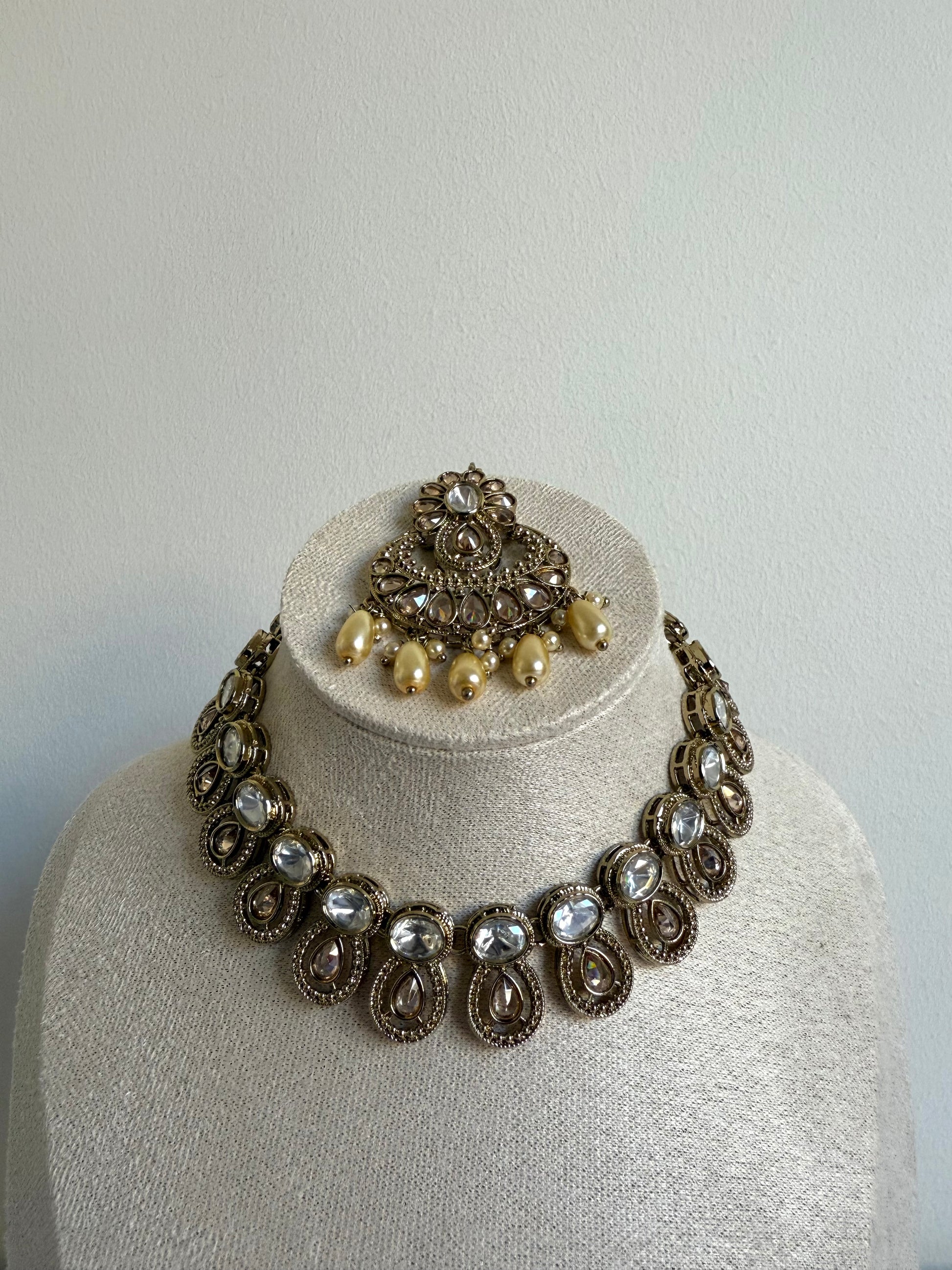 Gurnaaz Necklace Set Gold