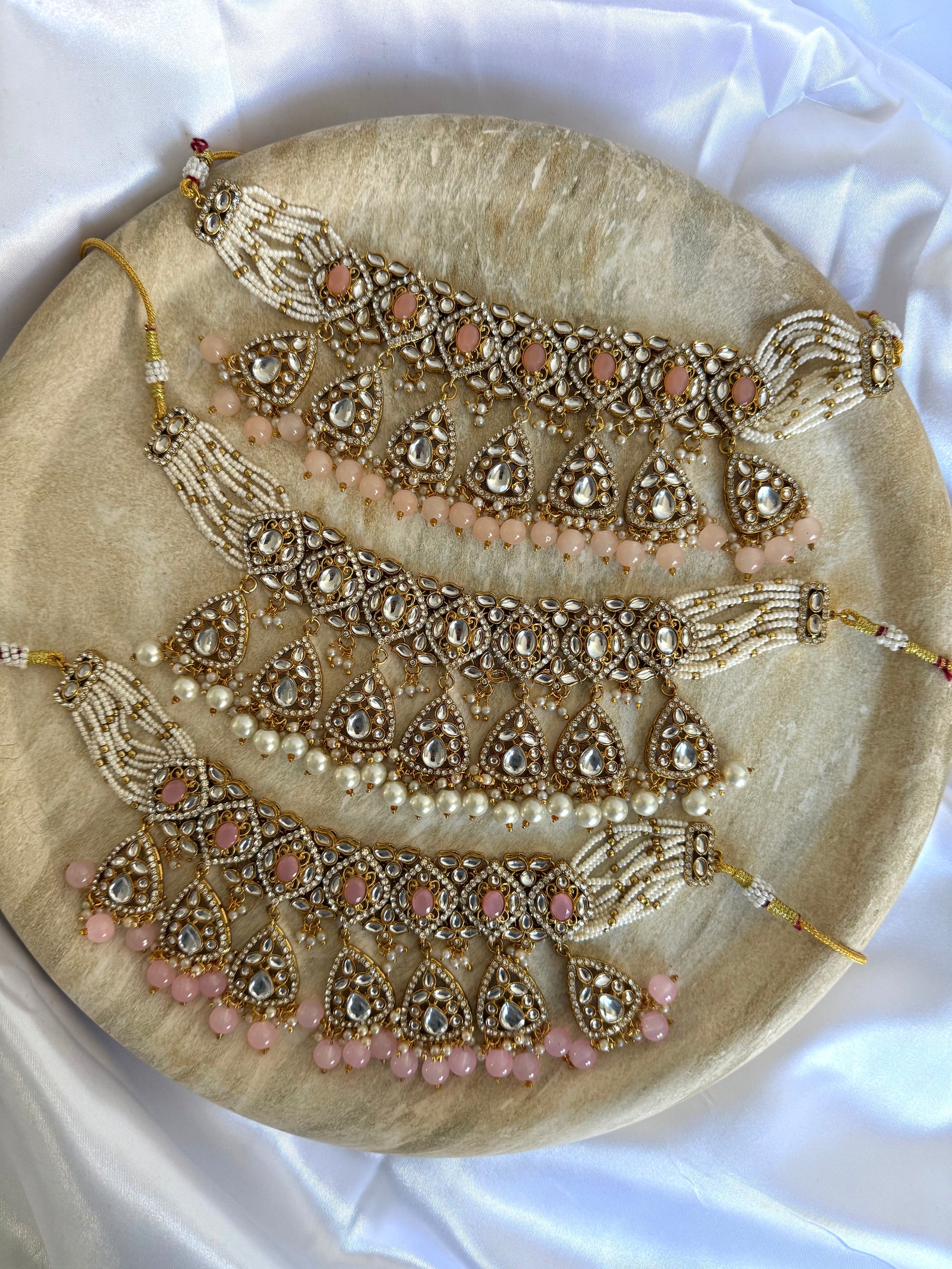 Saanvi Necklace Set Peach