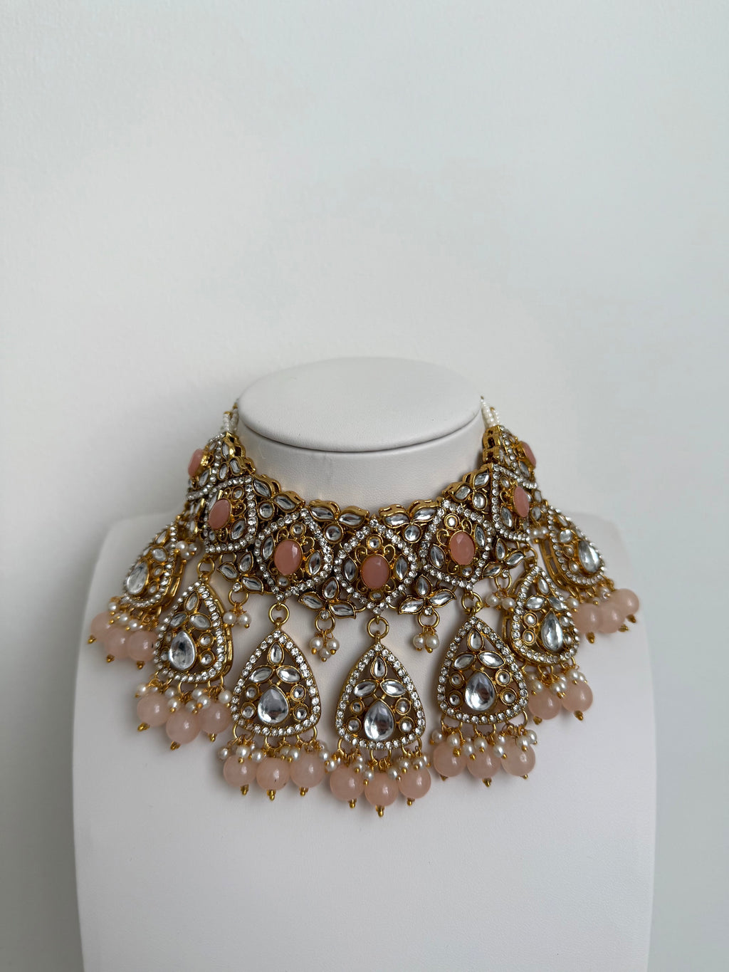 Saanvi Necklace Set Peach
