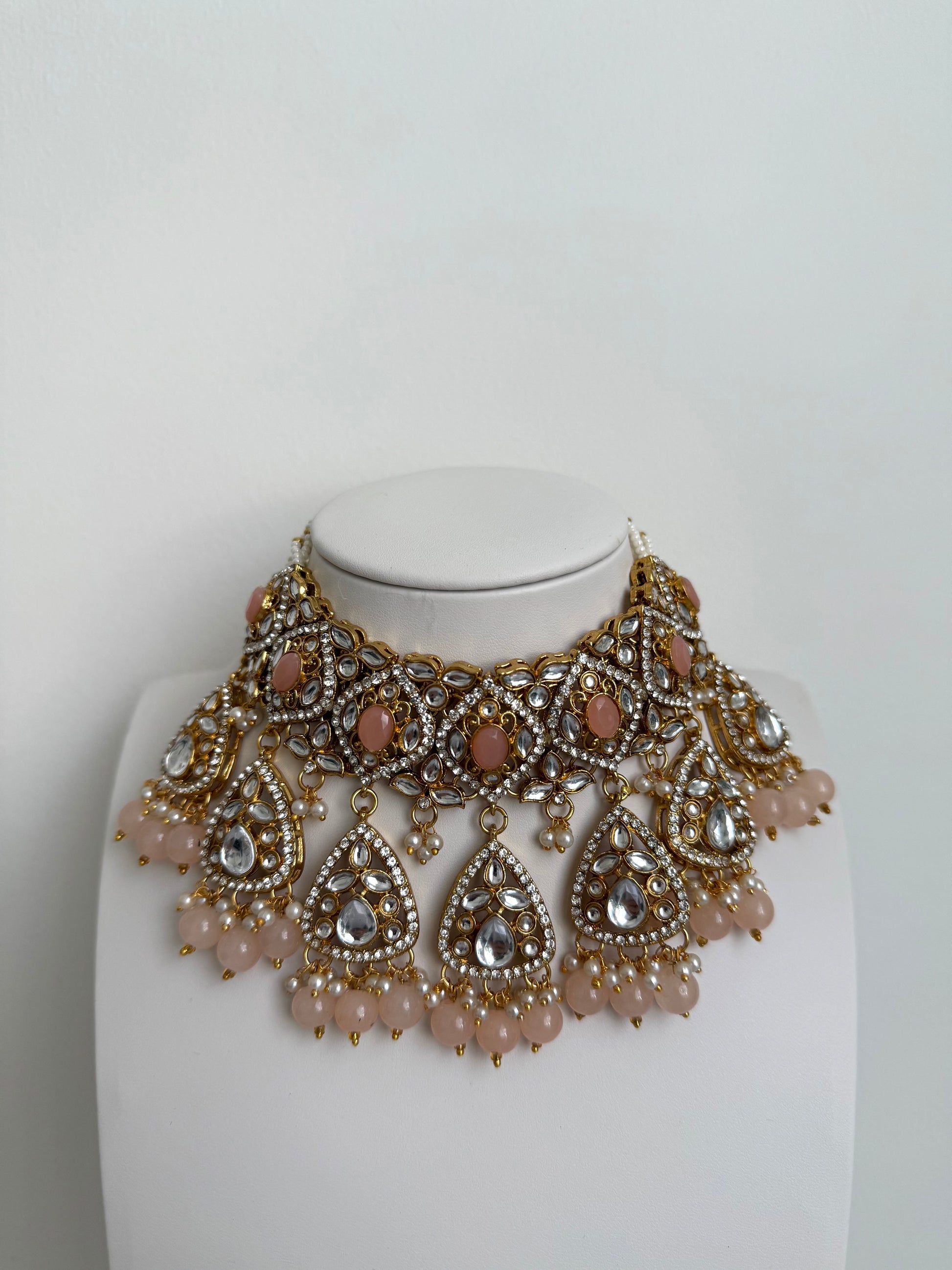Saanvi Necklace Set Peach