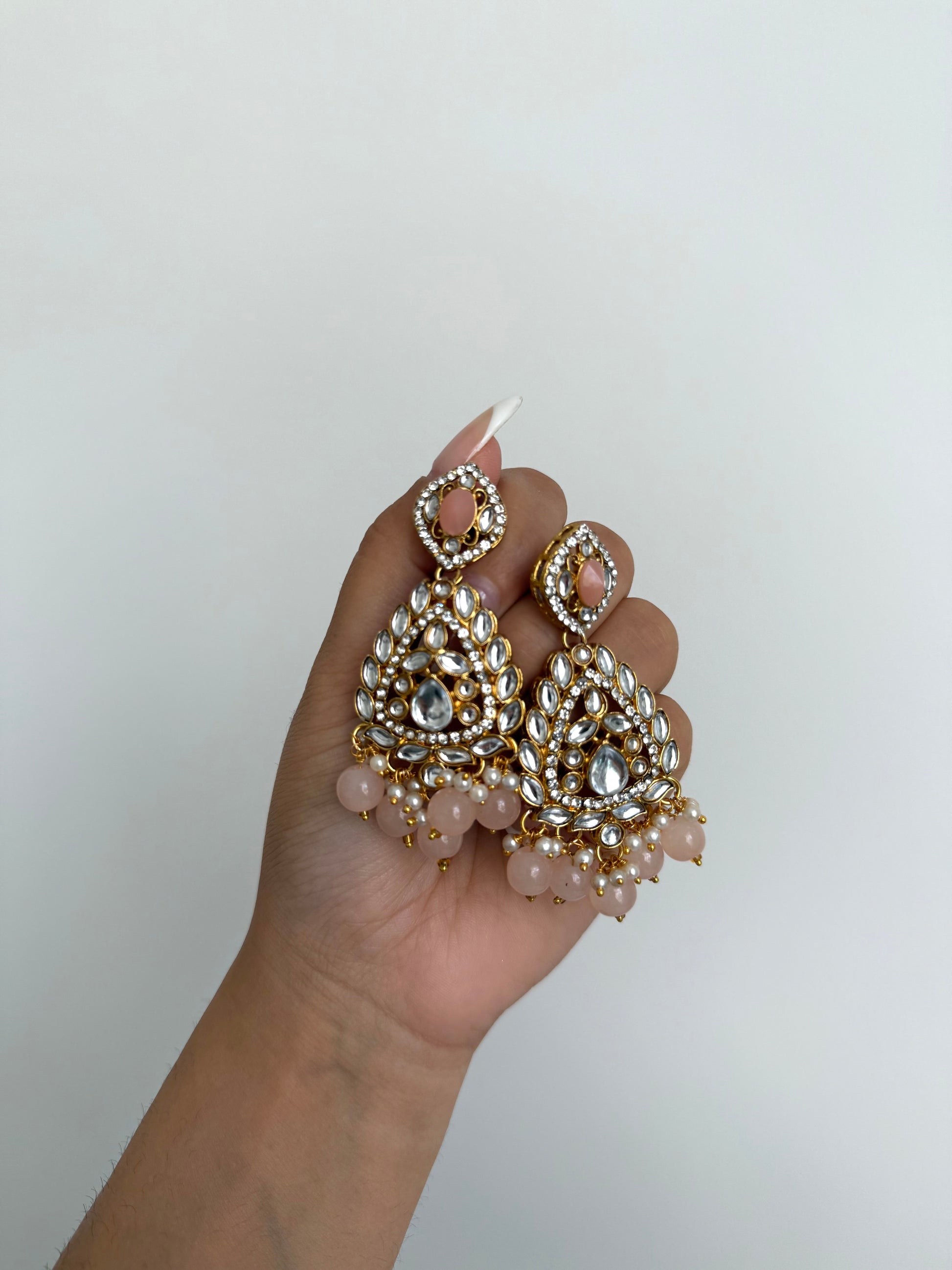 Saanvi Necklace Set Peach